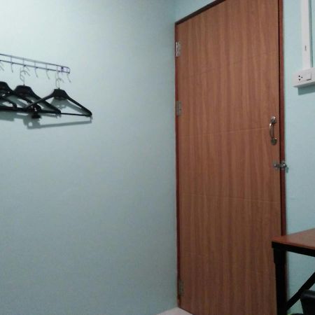 My Little Home Hostel Банкок Екстериор снимка