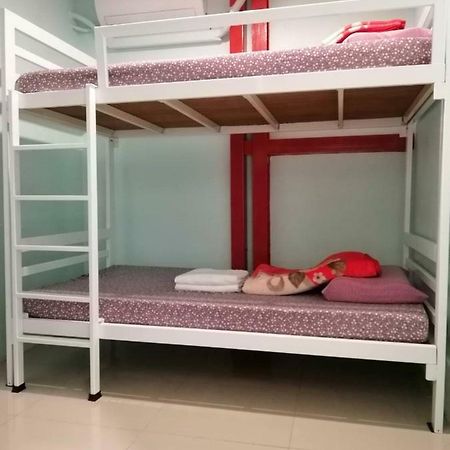 My Little Home Hostel Банкок Екстериор снимка