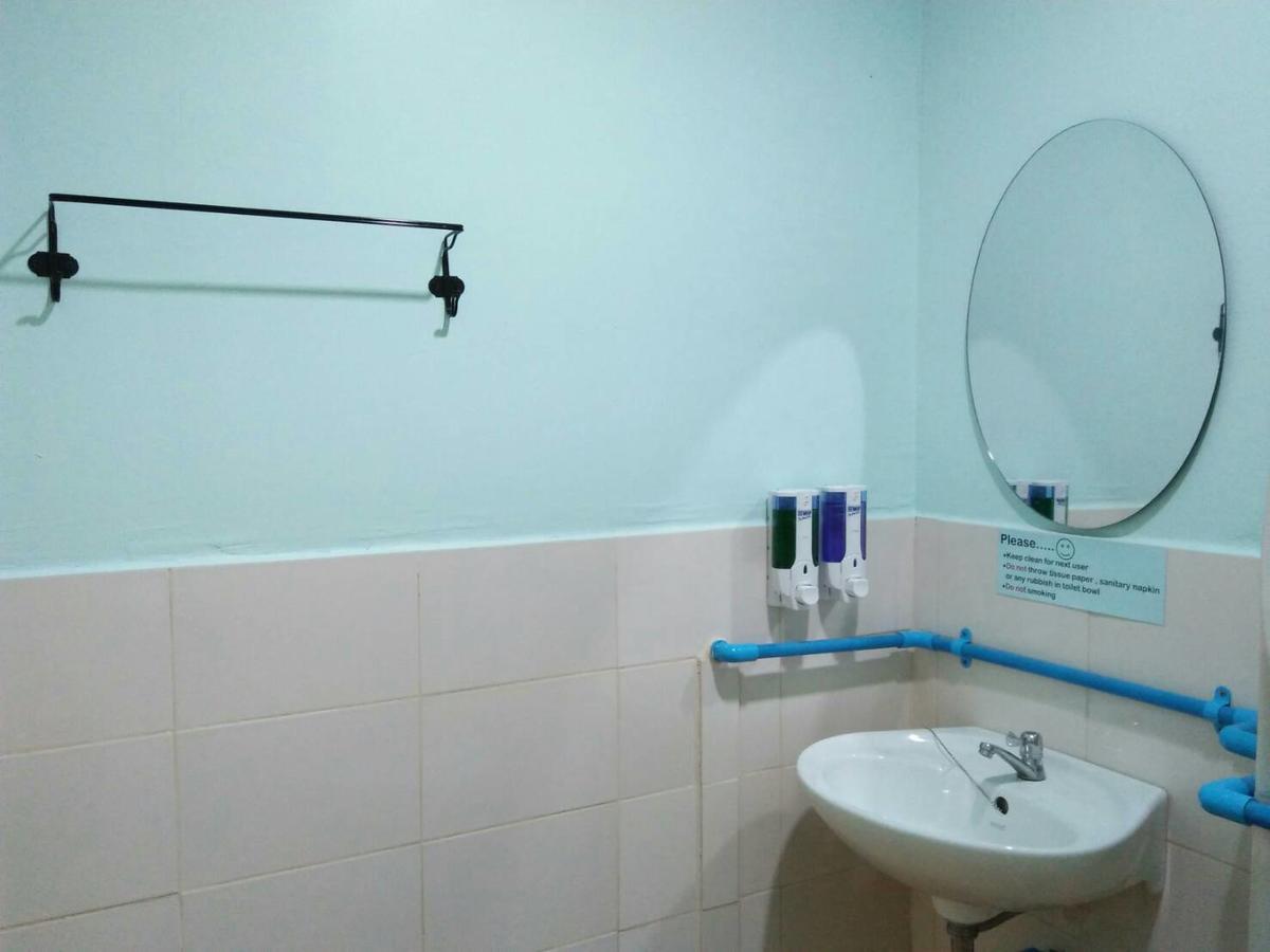 My Little Home Hostel Банкок Екстериор снимка