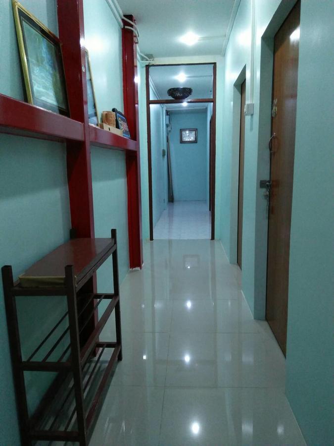 My Little Home Hostel Банкок Екстериор снимка