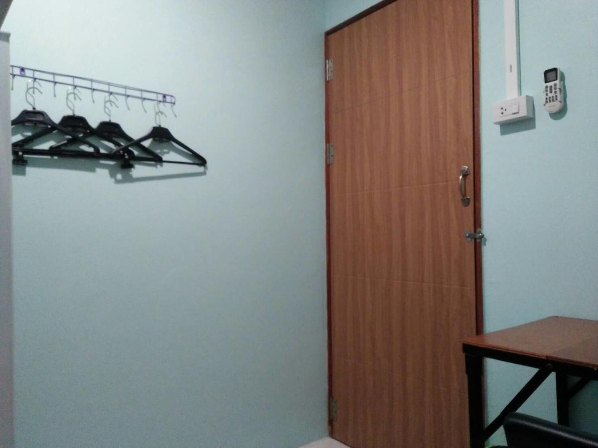 My Little Home Hostel Банкок Екстериор снимка