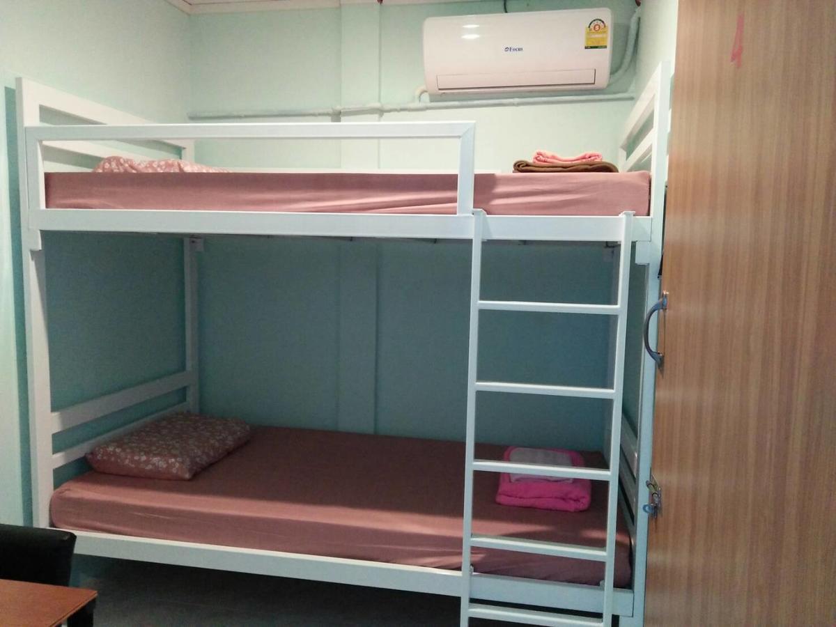 My Little Home Hostel Банкок Екстериор снимка