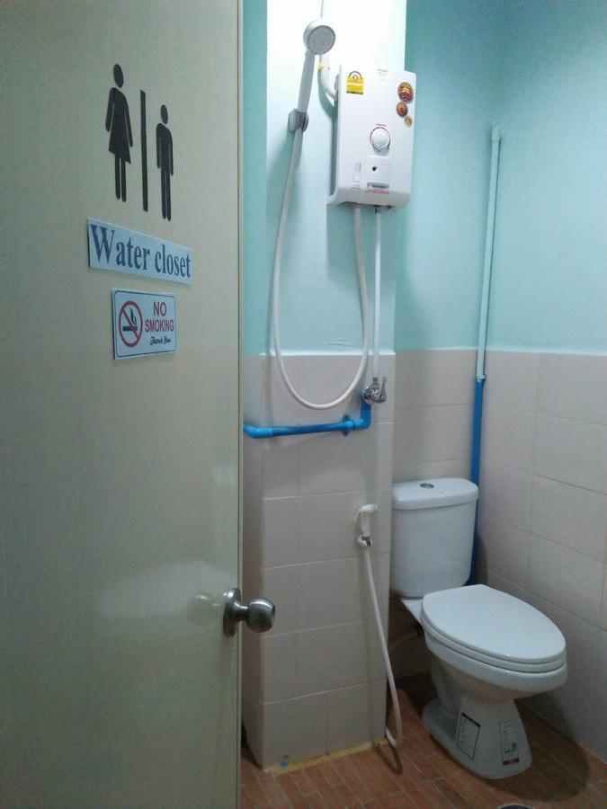 My Little Home Hostel Банкок Екстериор снимка