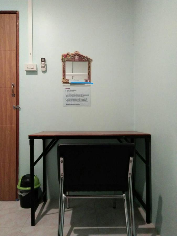 My Little Home Hostel Банкок Екстериор снимка