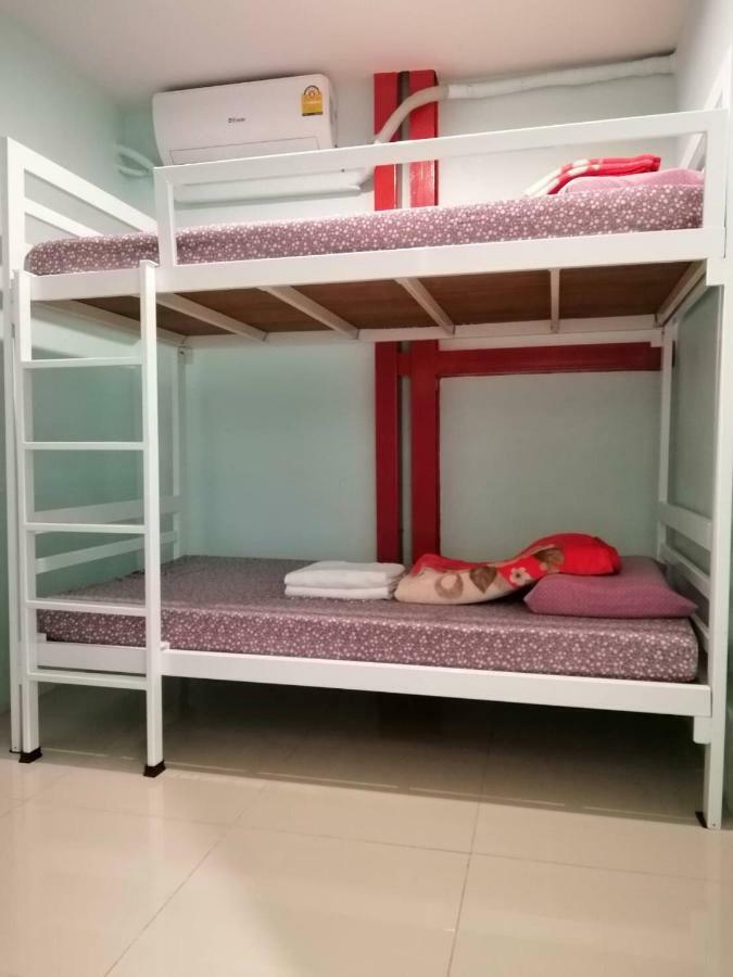 My Little Home Hostel Банкок Екстериор снимка